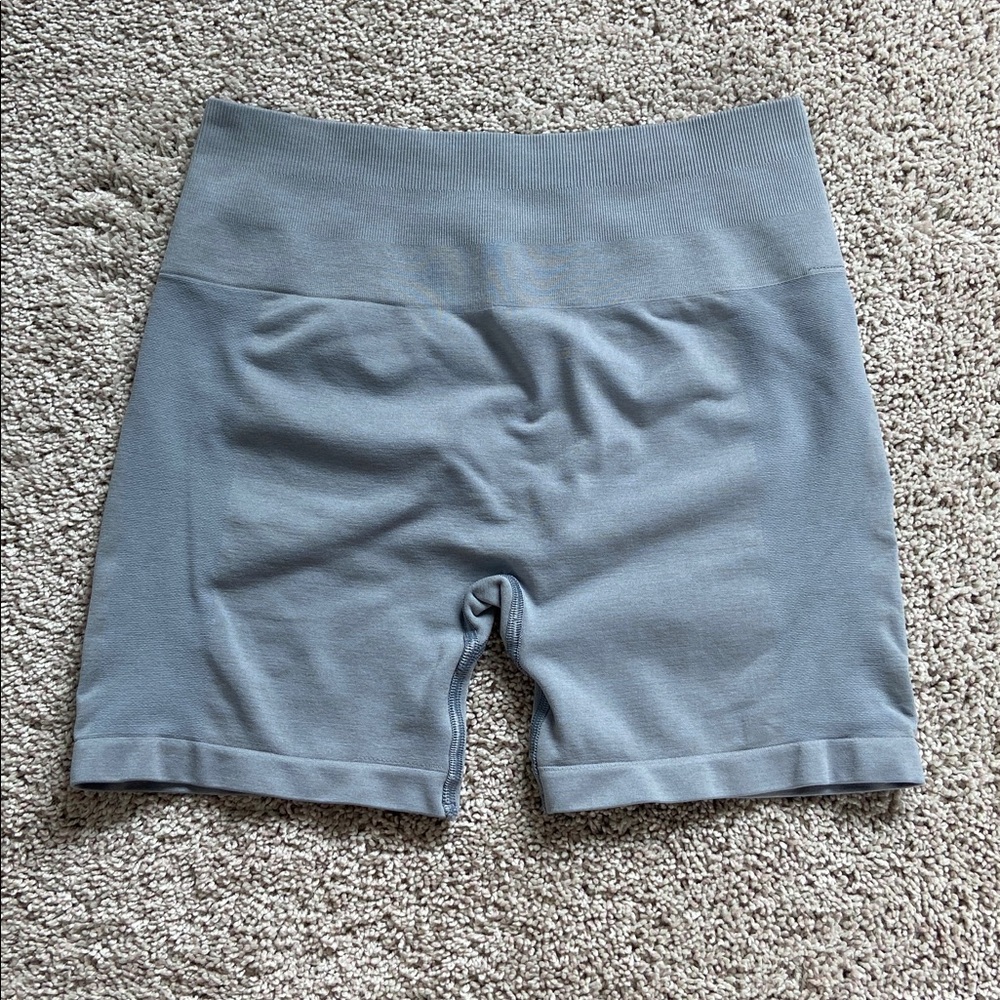 Alphalete • Amplify Short 4.5” Utility Grey